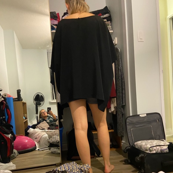 Oversized fancy black top - Picture 2 of 2